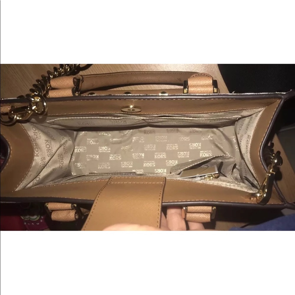 Micheal Kors Crossbody - Picture 3 of 5